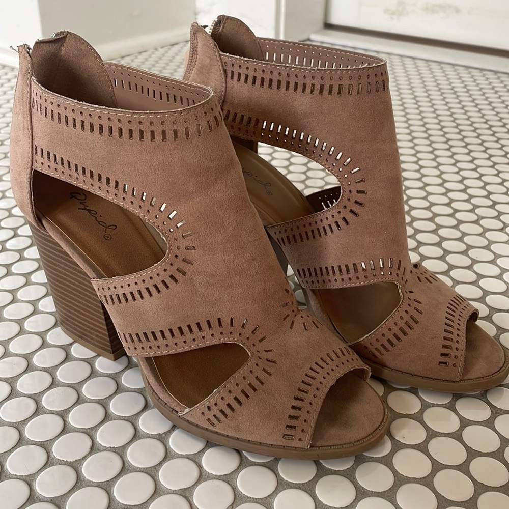 {SOLD} Qupid tan cutout wedges/heels